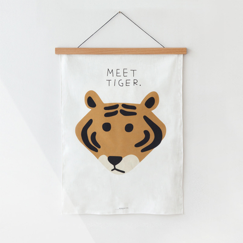 웜그레이테일 패브릭 포스터 Meet Tiger Fabric Poster