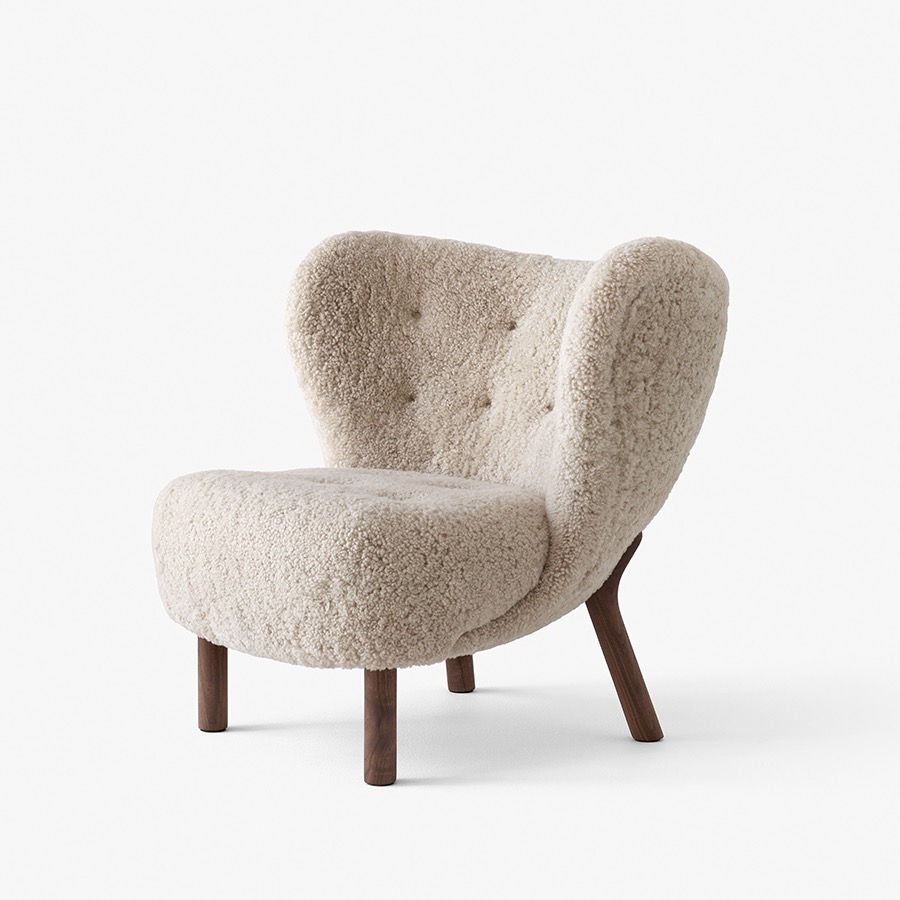 앤트레디션 리틀 페트라 라운지 체어 Little Petra Lounge Chair VB1 Walnut / Sheepskin Moonlight