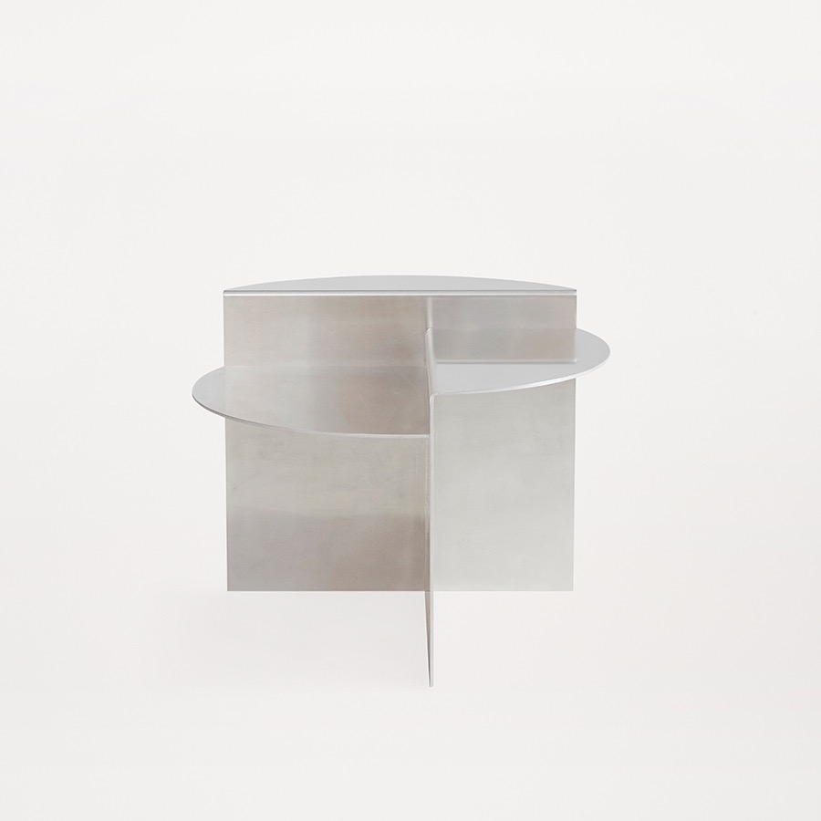 프라마 리벳 사이드 테이블 Rivet Side Table Aluminum